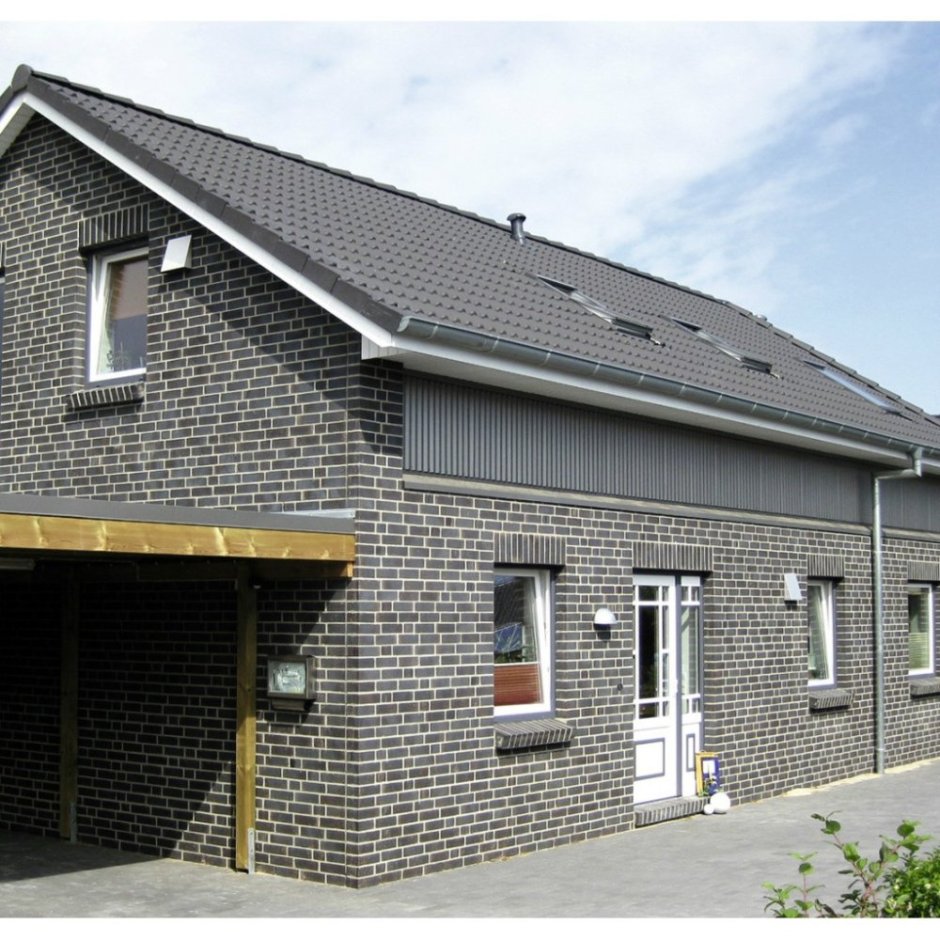 Дом серый кирпич