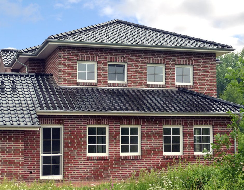 Кирпичный дом черепица