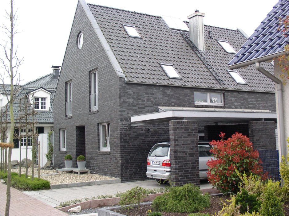 Коттедж из серого кирпича