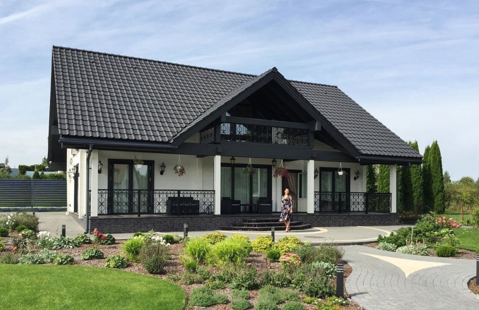 Фахверк с вальмовой крышей