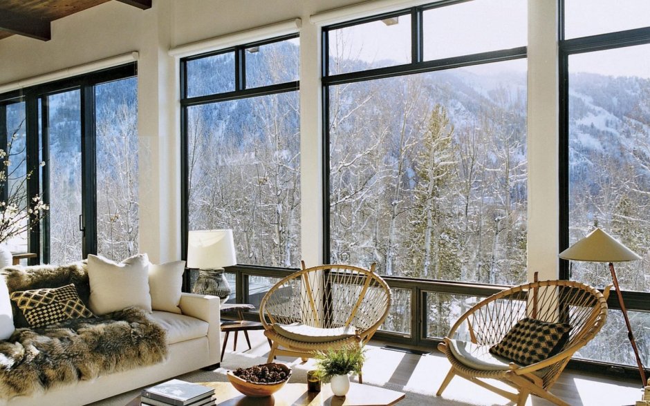 Уютный дом с панорамными окнами