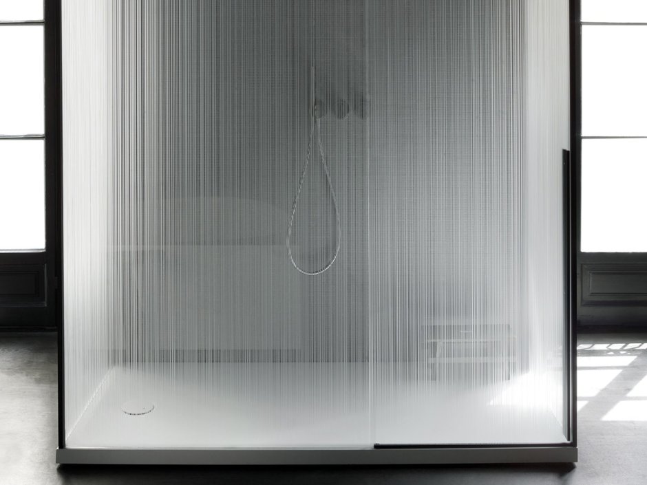 Раздвижная шторка для душа из поликарбоната