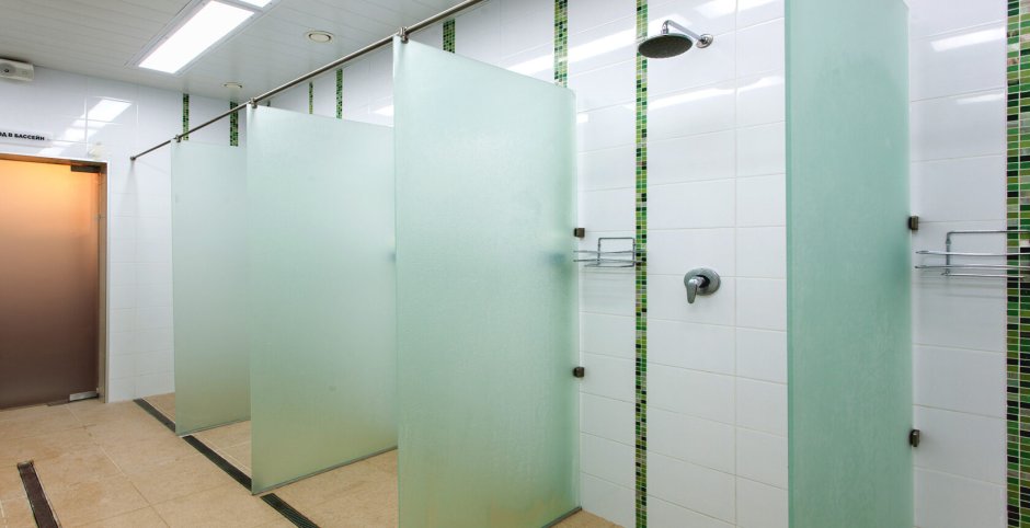 Стеклянные сантехнические перегородки