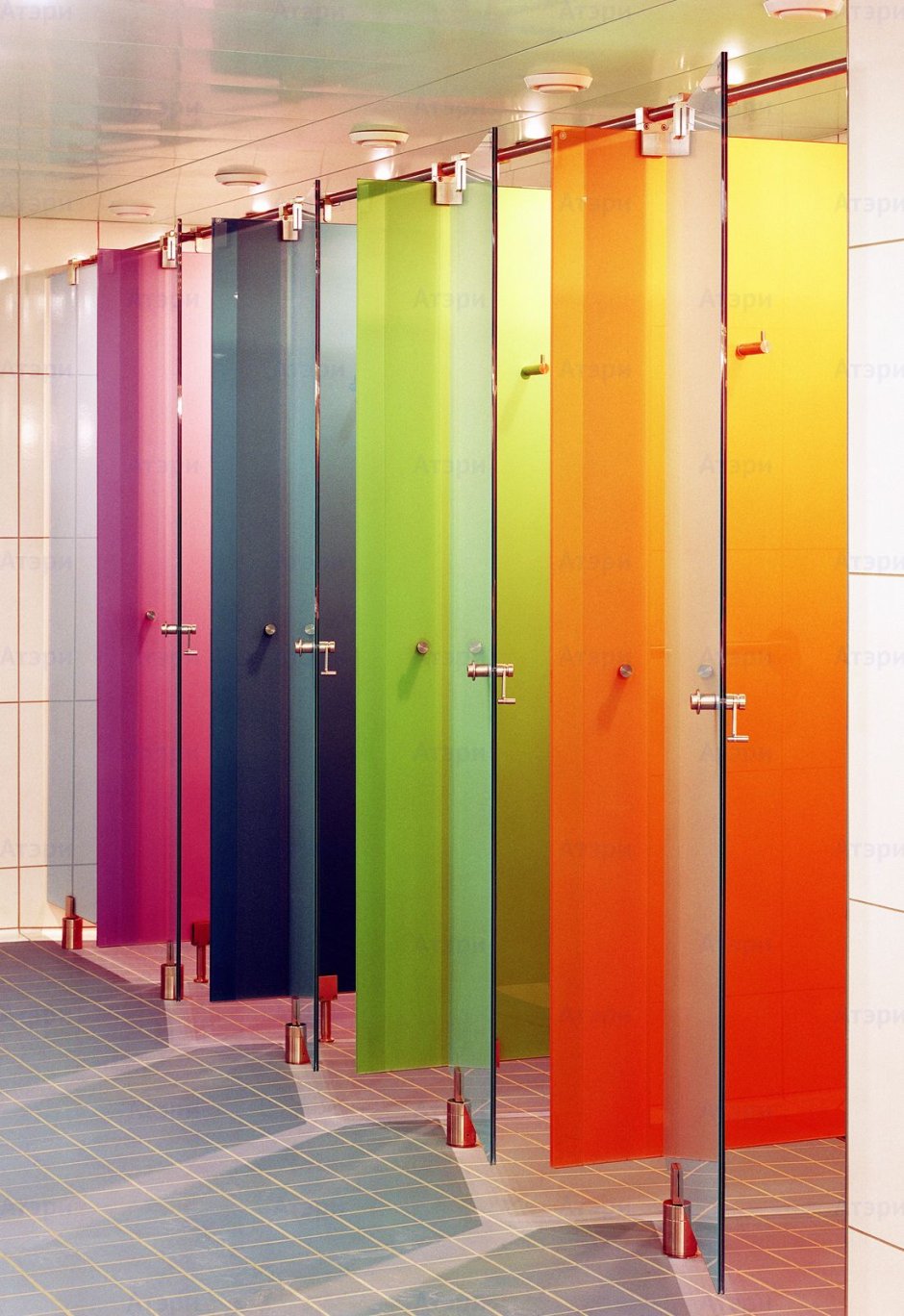 Пластиковые душевые перегородки