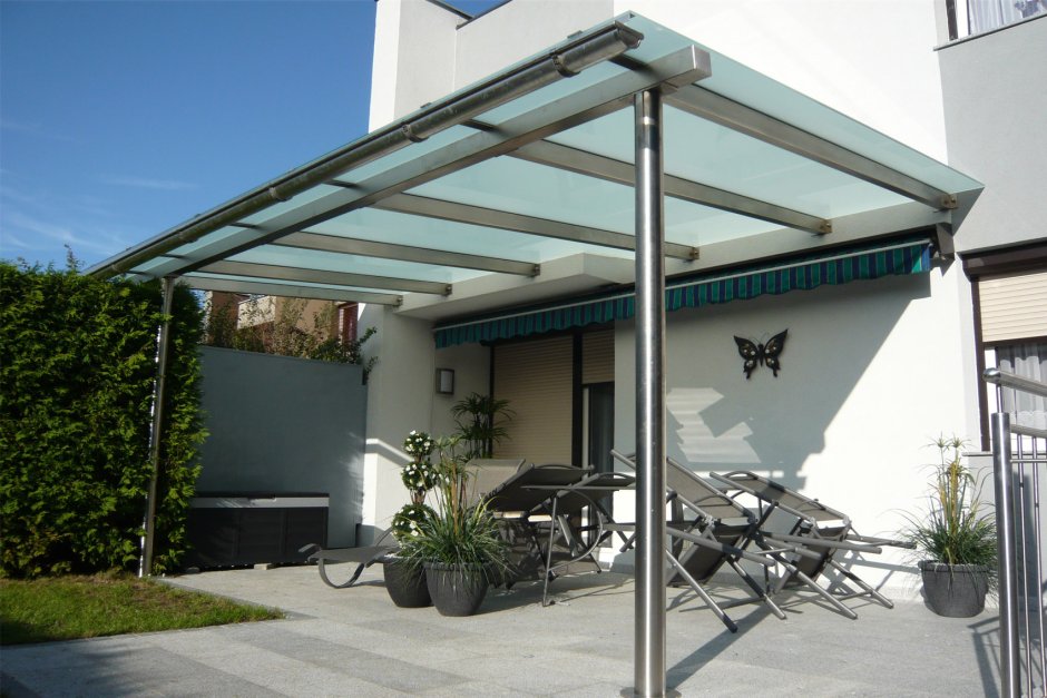 Навесы из стекла и металла