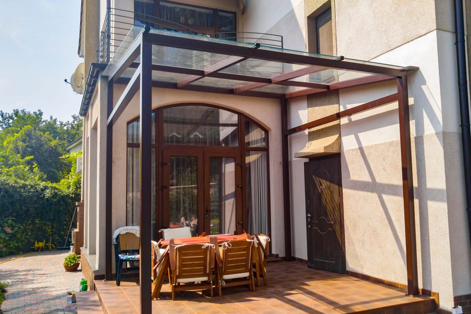 Крыльцо со стеклянной крышей