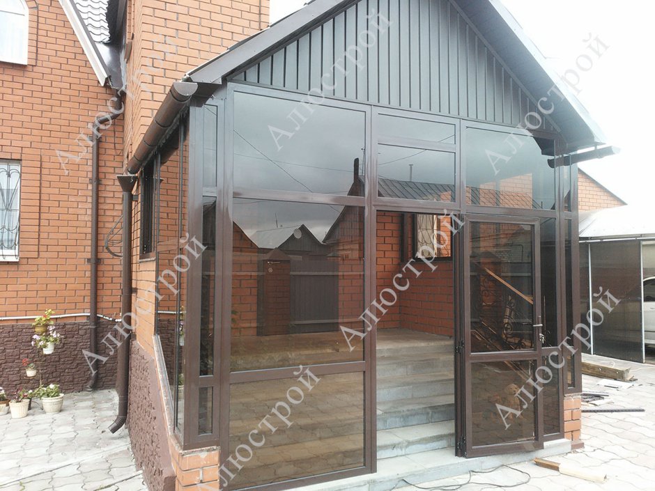 Тамбур из поликарбоната в частном доме