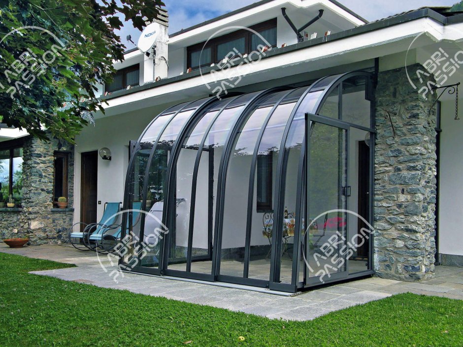 Веранда изподикарбоната