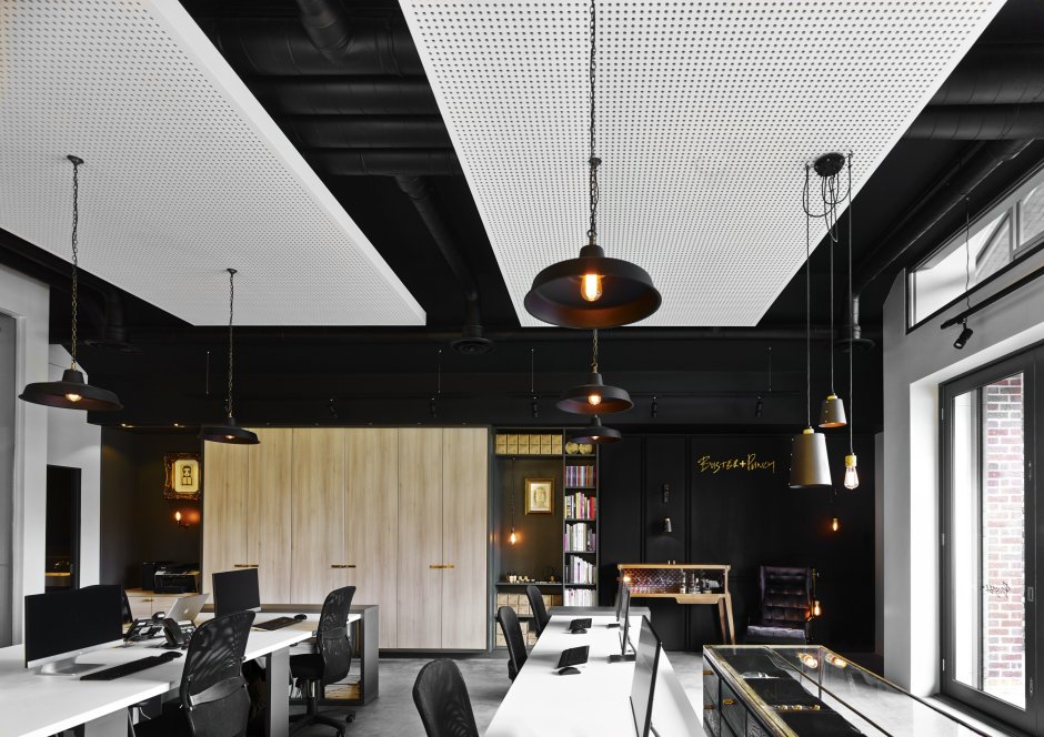 Черный потолок лофт