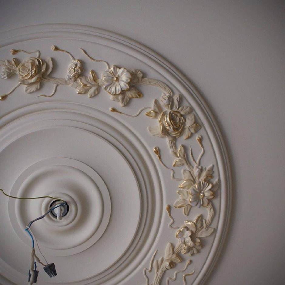 Декор на потолок под люстру