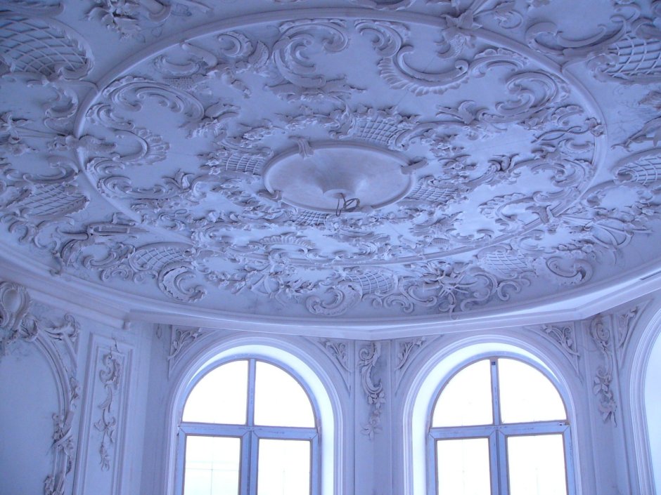 Лепка гипсовая на потолок