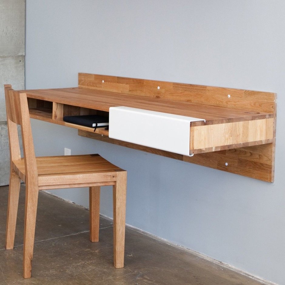 Подвесной стол из дерева