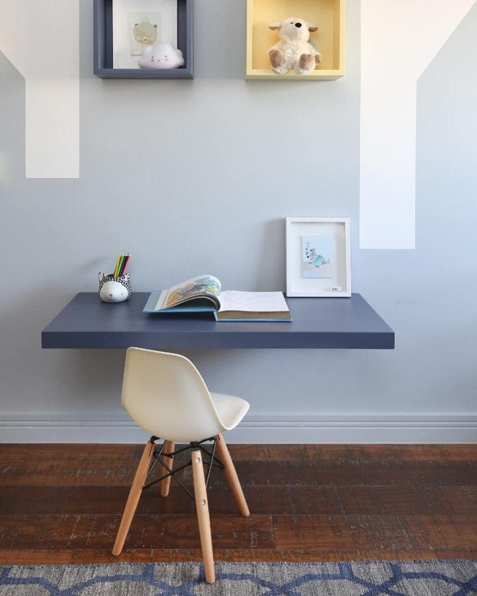 Подвесной письменный стол на стену