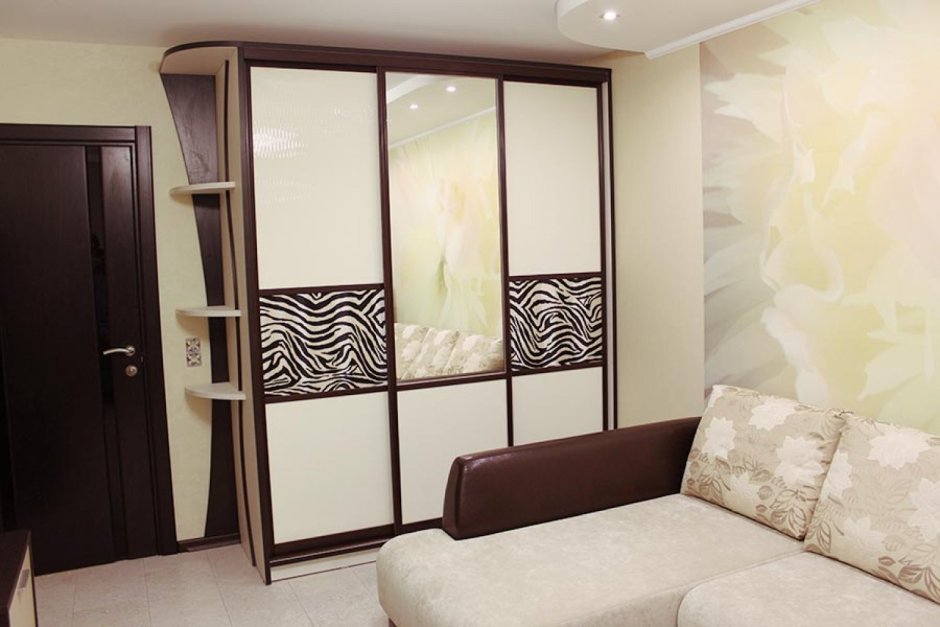 Шкаф купе в гостиной