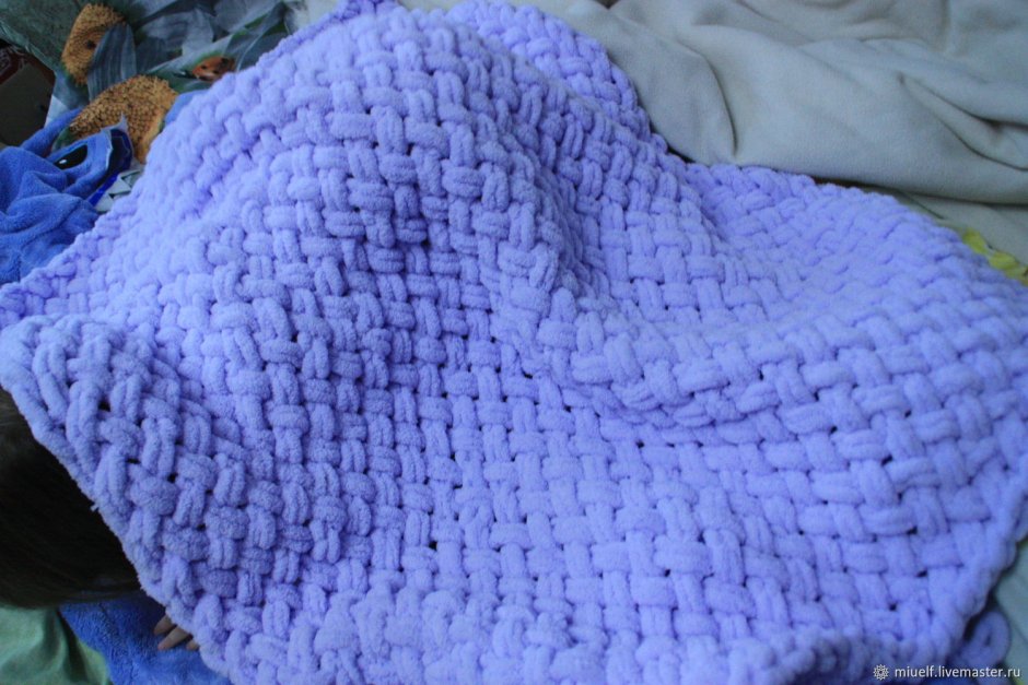 Плед из плюшевой пряжи Ализе Пуффи