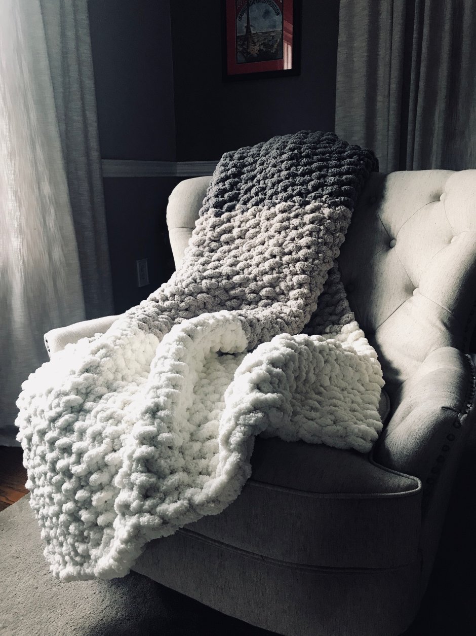 Вязаный плед на диван