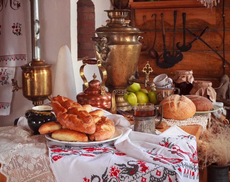 Русский стол с самоваром