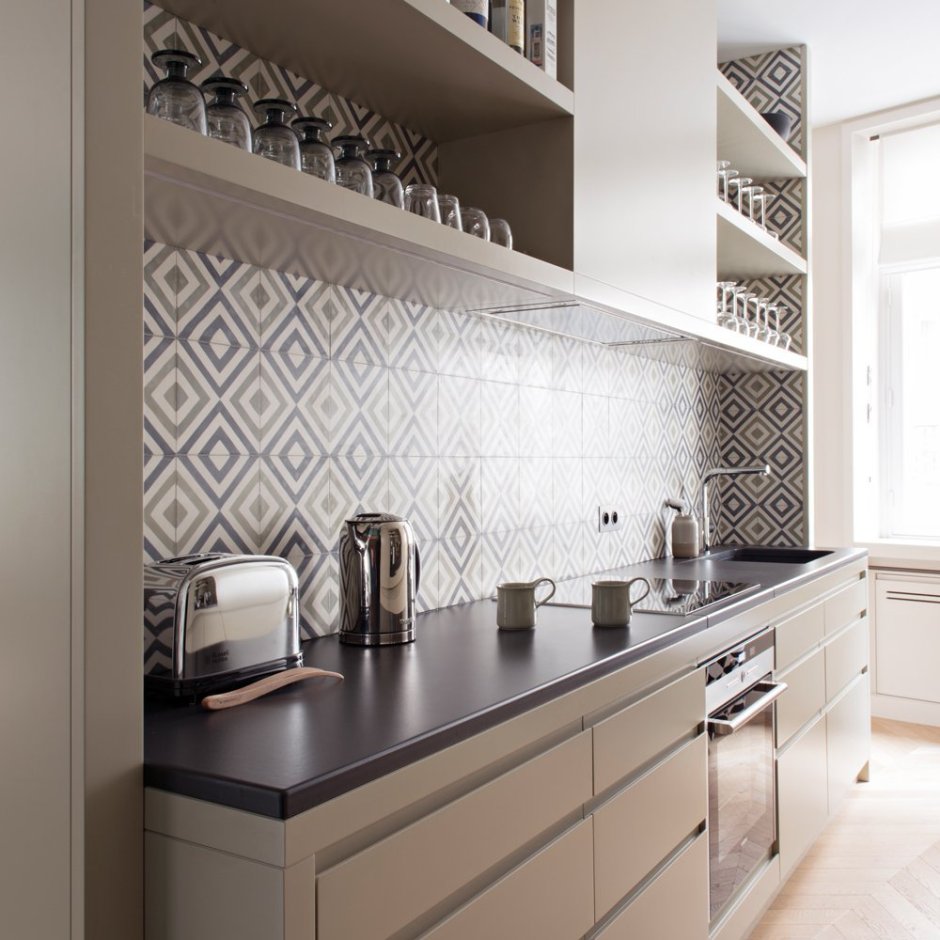 Кухня в цвете тауп