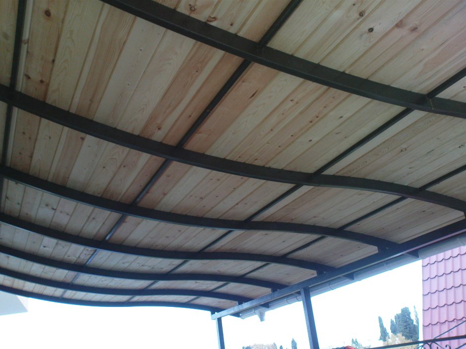 Навес из профильной трубы под мягкую кровлю