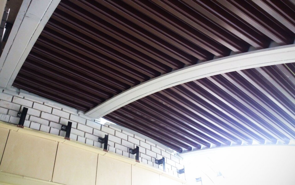 Потолок из профлиста