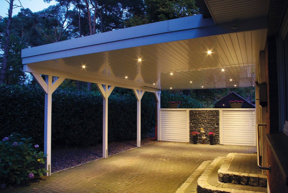 Навес у дома