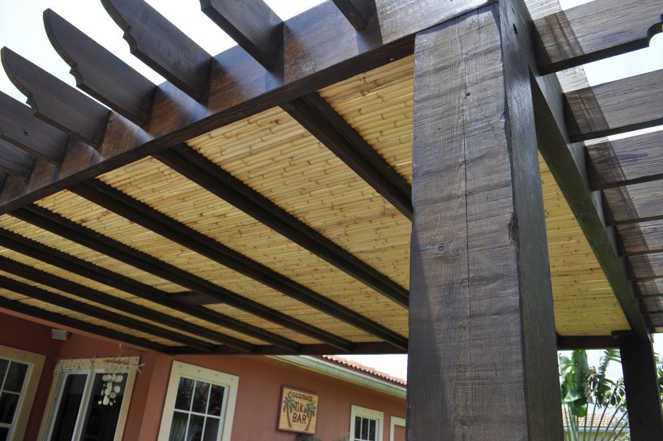 Навес с открытыми стропилами