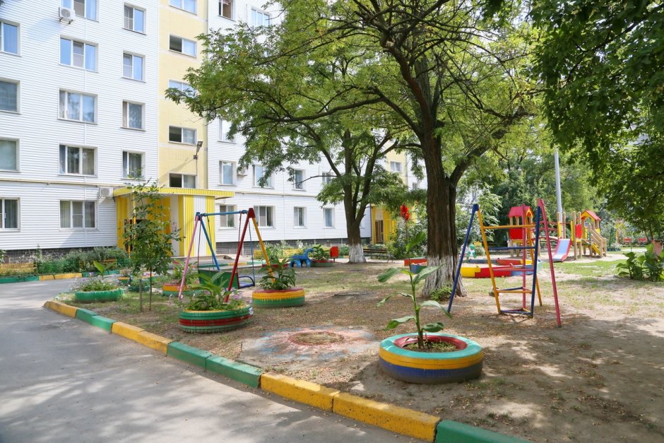 Двор в городе