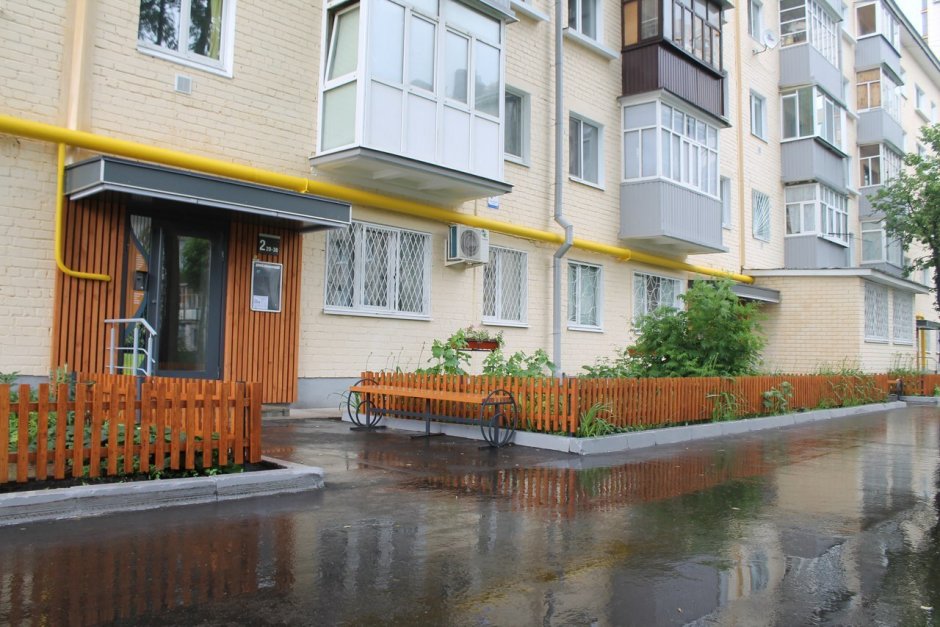 Красивые дворы многоквартирных домов хрущевок