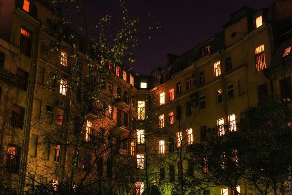 Городские дома ночью