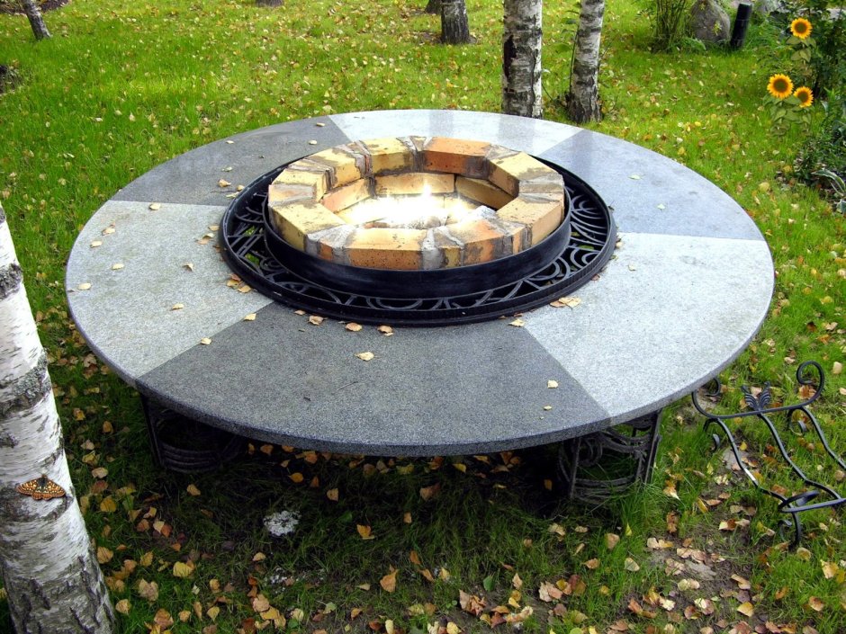 Круглый каменный мангал