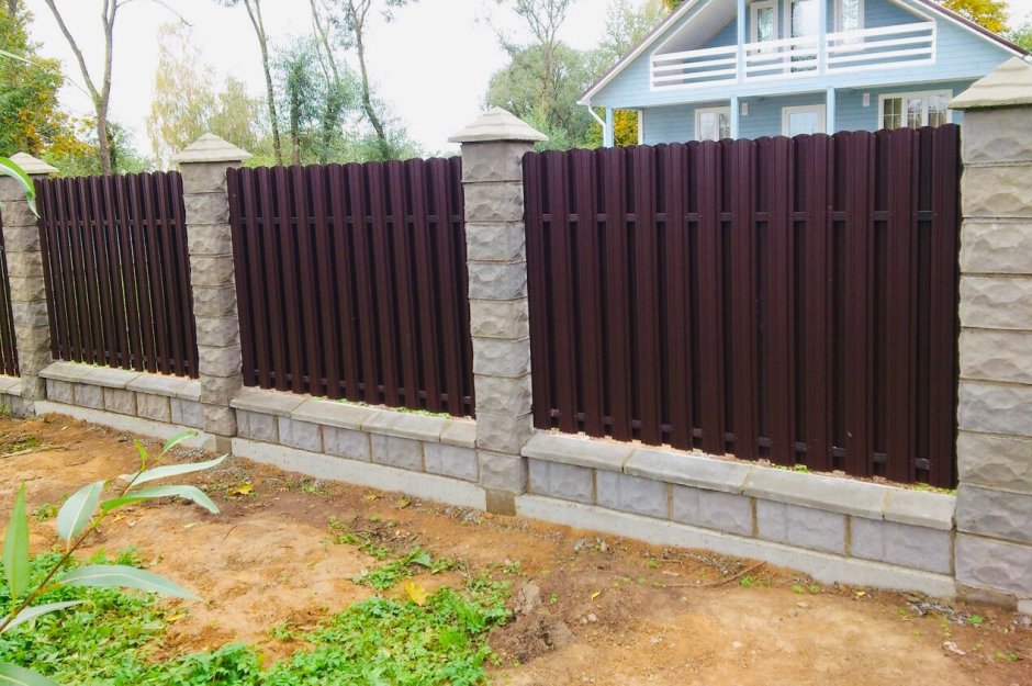 Забор профнастил наборные столбы бетонные серый 7024