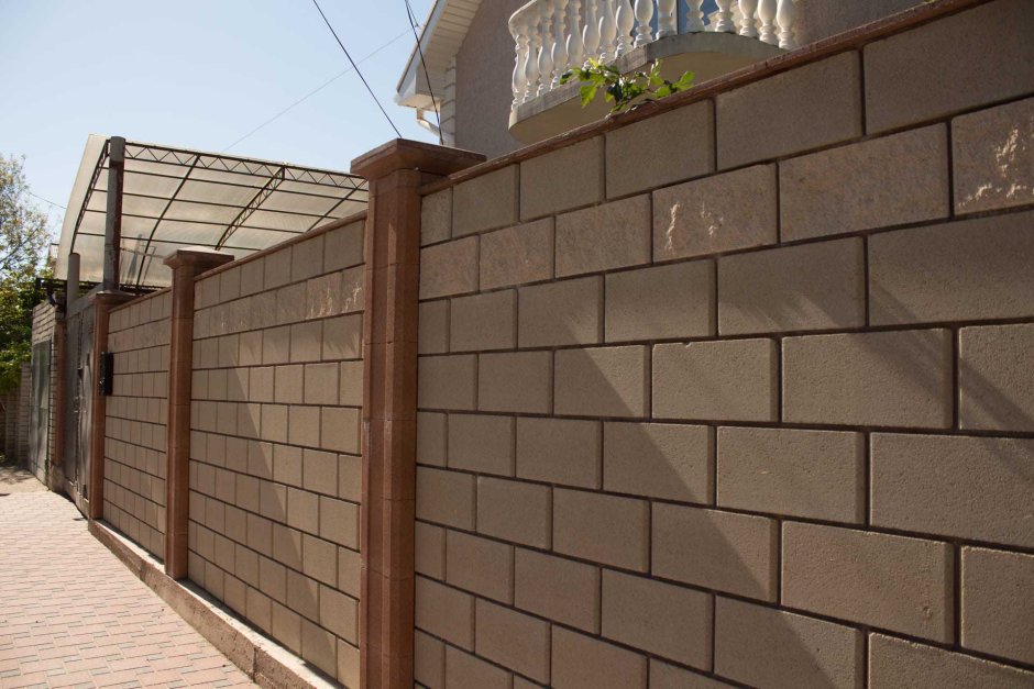 Забор из французского камня