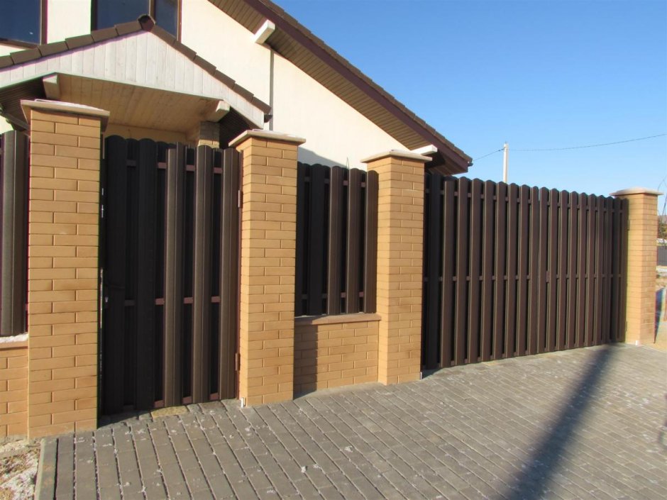 Т-блок для столбов заборов