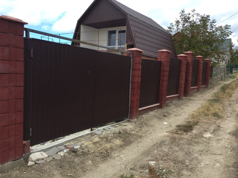 Забор французский камень и профнастил