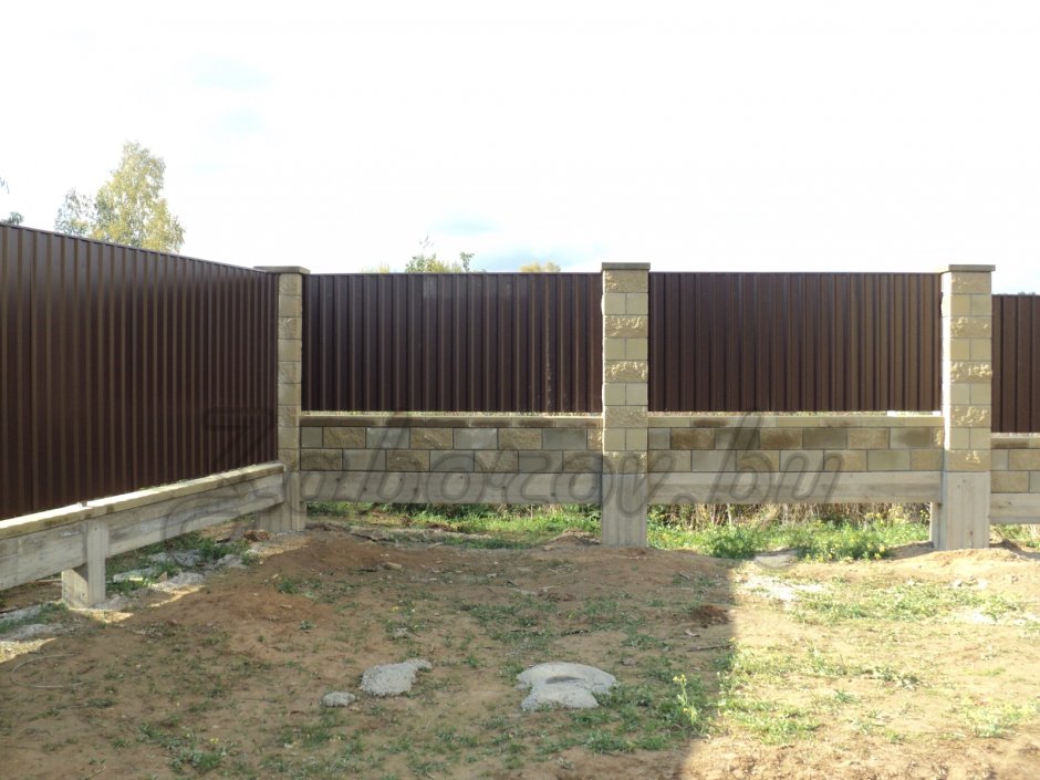 Забор из бессера и профнастила