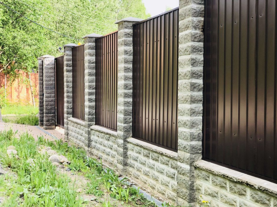 Забор из блоков и профнастила