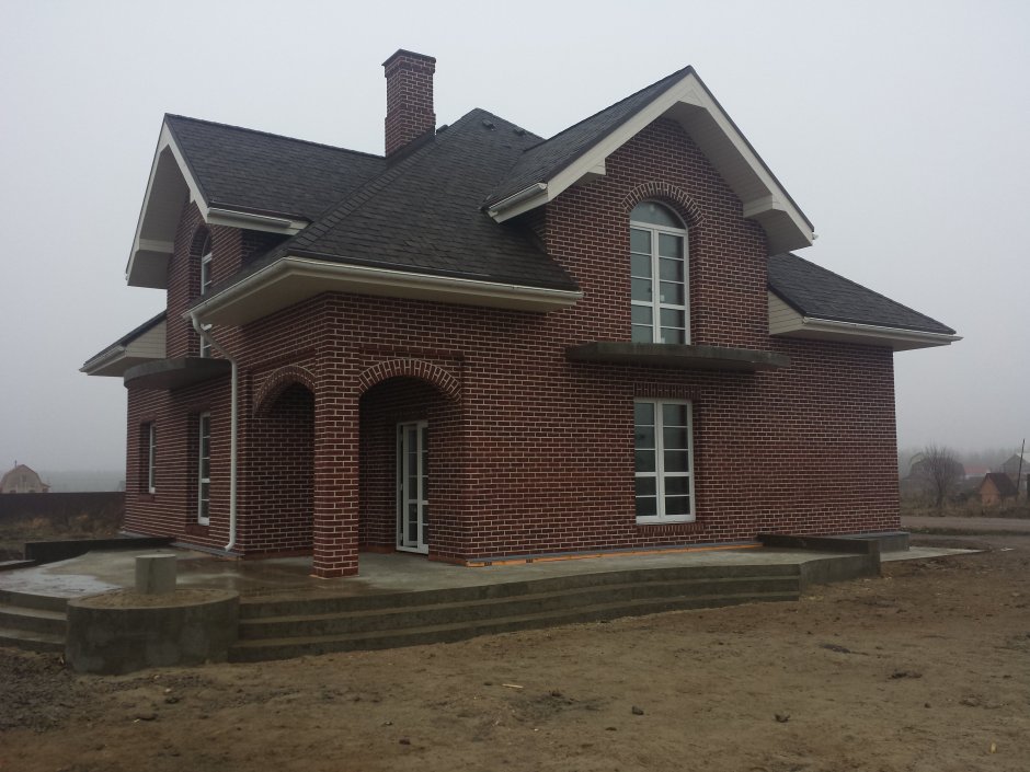 Красивые дома из коричневого кирпича