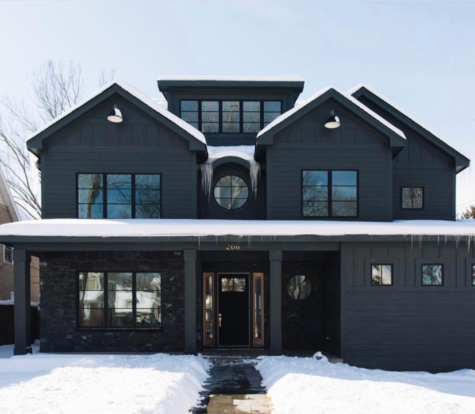 Темные фасады домов