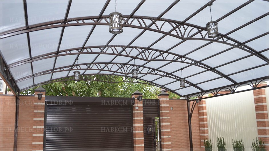 Освещение под навесом из поликарбоната