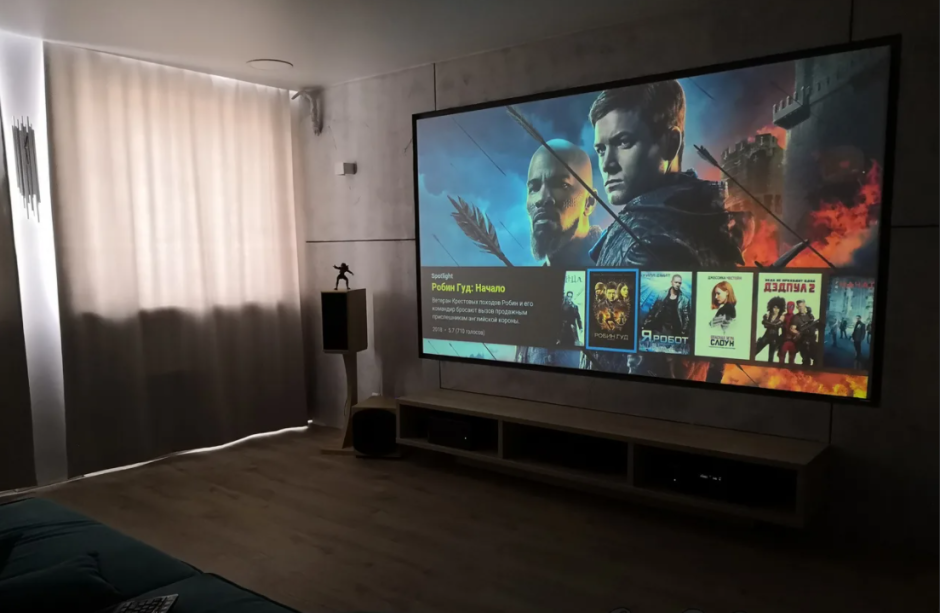 Комната с проектором