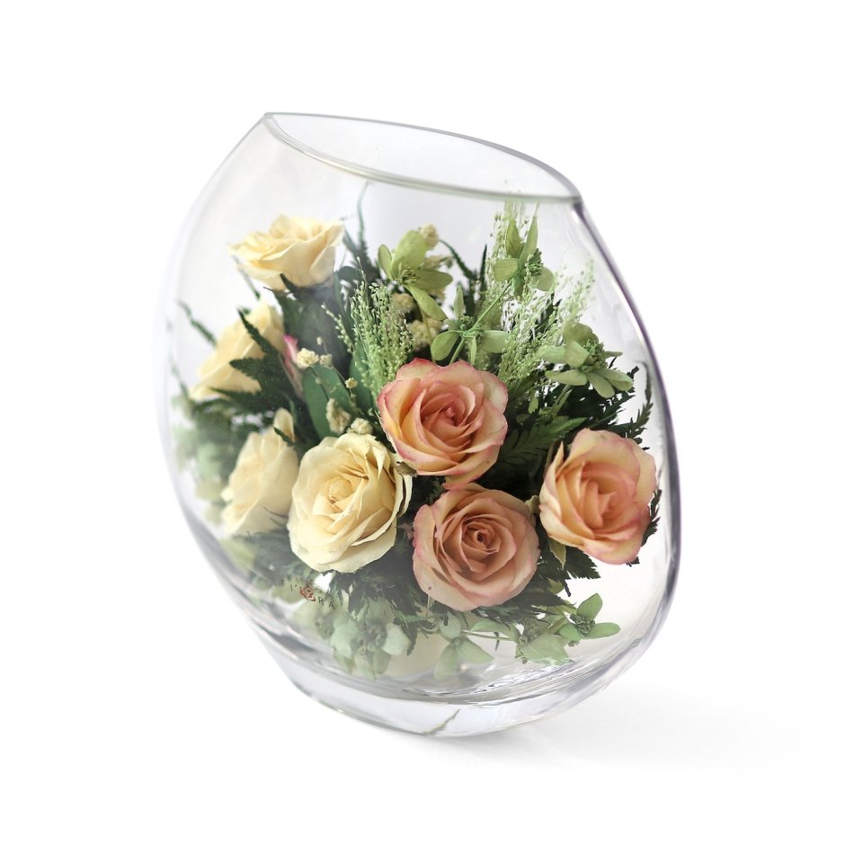 Живые цветы в круглую вазу