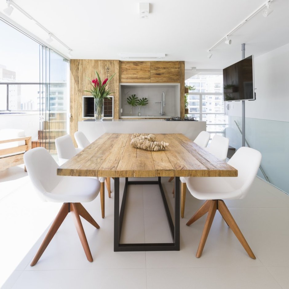 Остров с обеденным столом