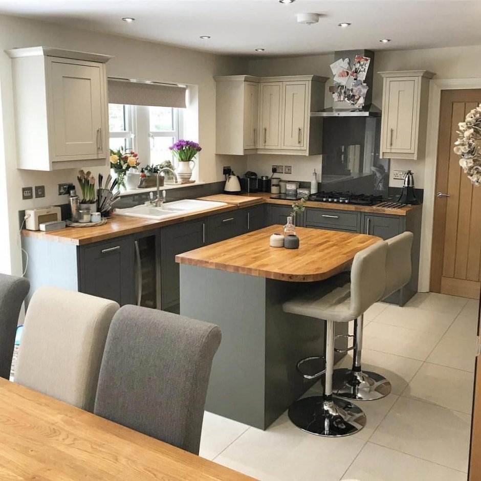 Маленькая кухня с островом