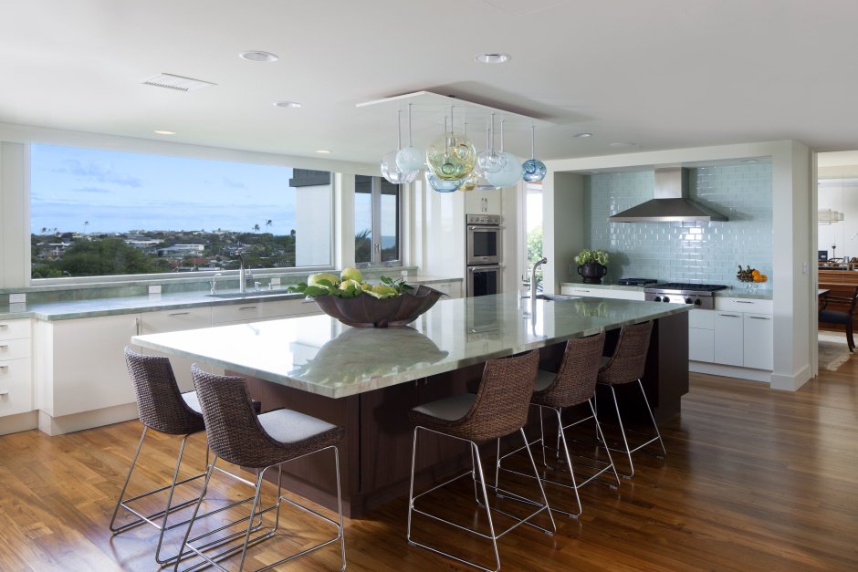 Кухонный остров со столом