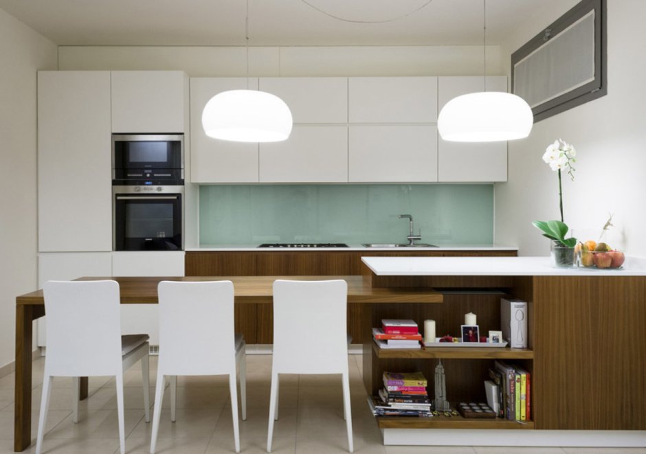 Кухонный остров переходящий в обеденный стол