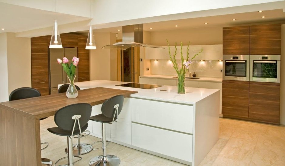 Кухонный остров совмещенный со столом