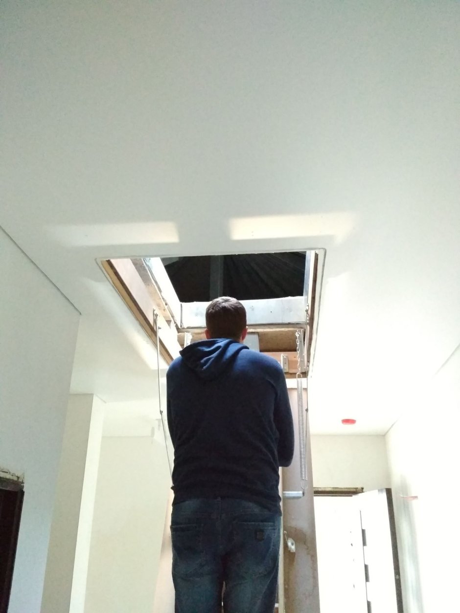 Лючки на черном потолке