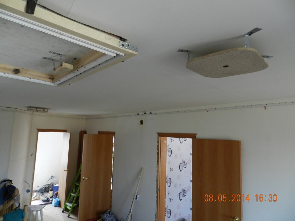 Обход люка натяжным потолком