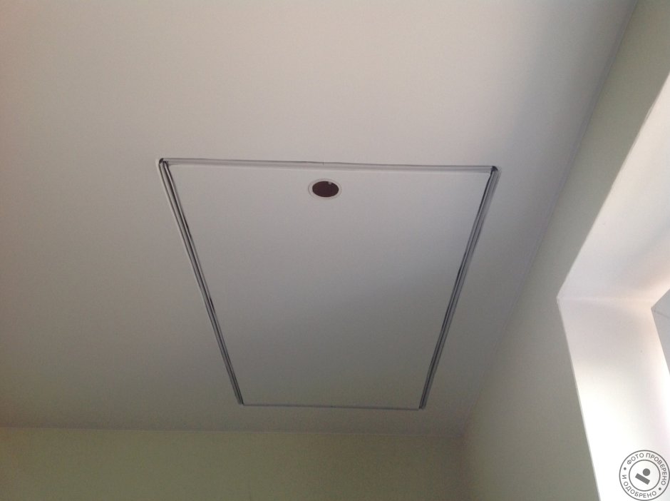 Натяжной потолок с люком на чердак