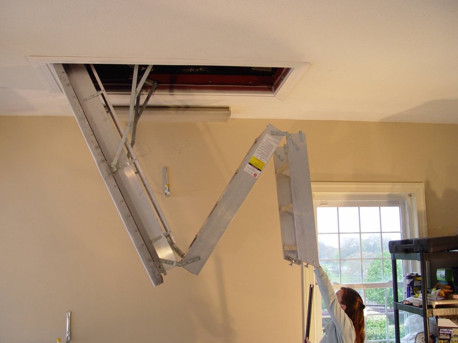 Потолочный люк на чердак